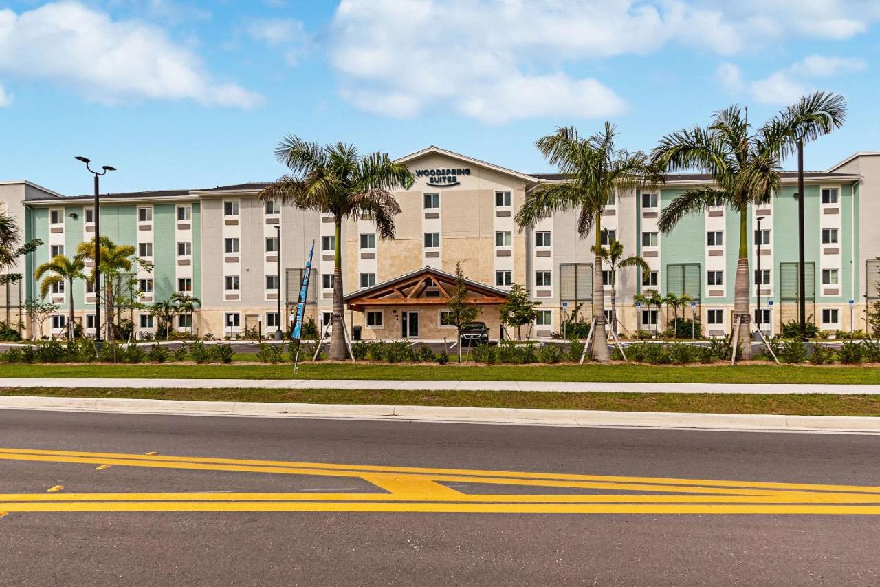 Woodspring Suites Naples Golden Gate ภายนอก รูปภาพ