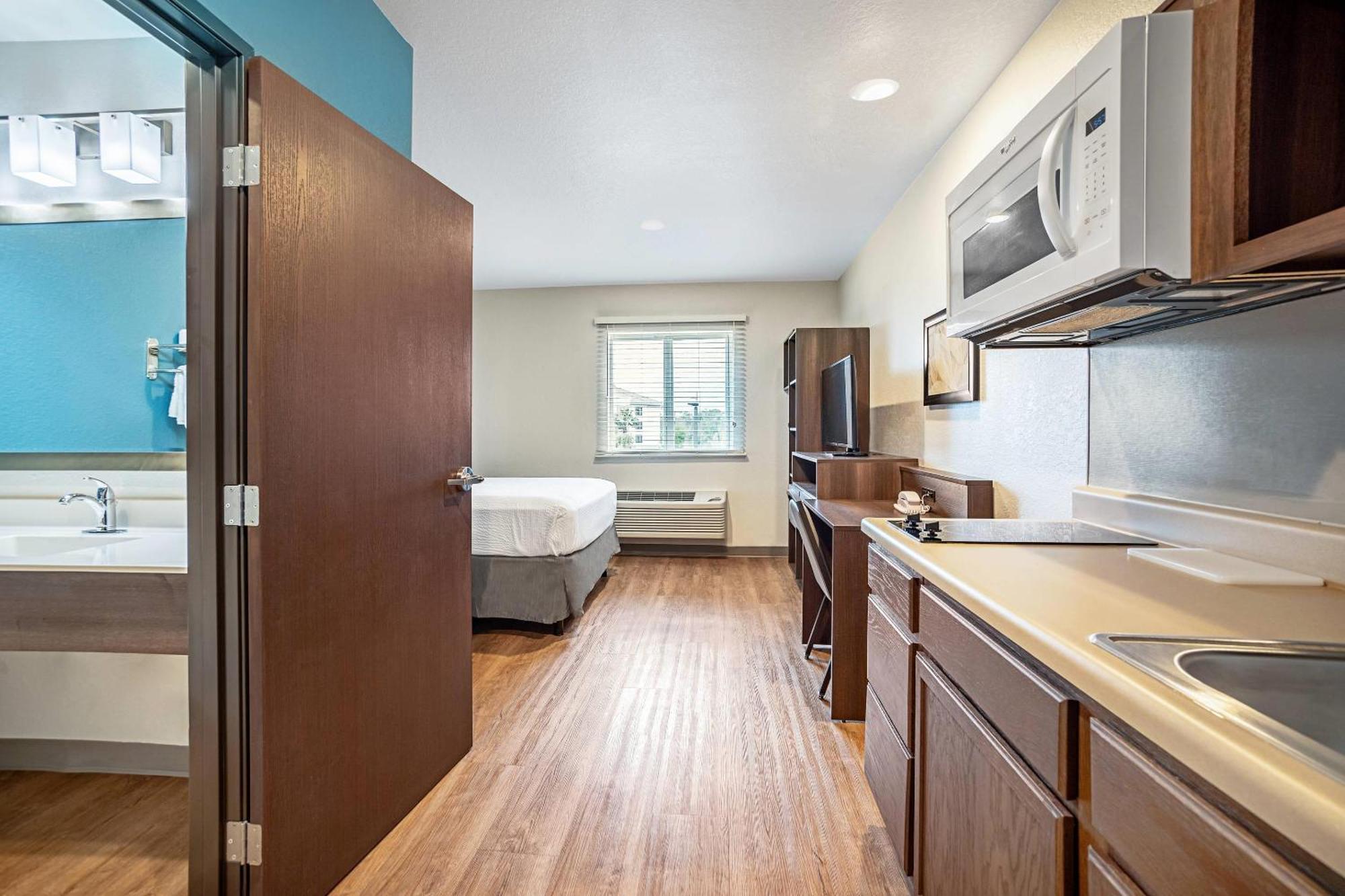 Woodspring Suites Naples Golden Gate ภายนอก รูปภาพ